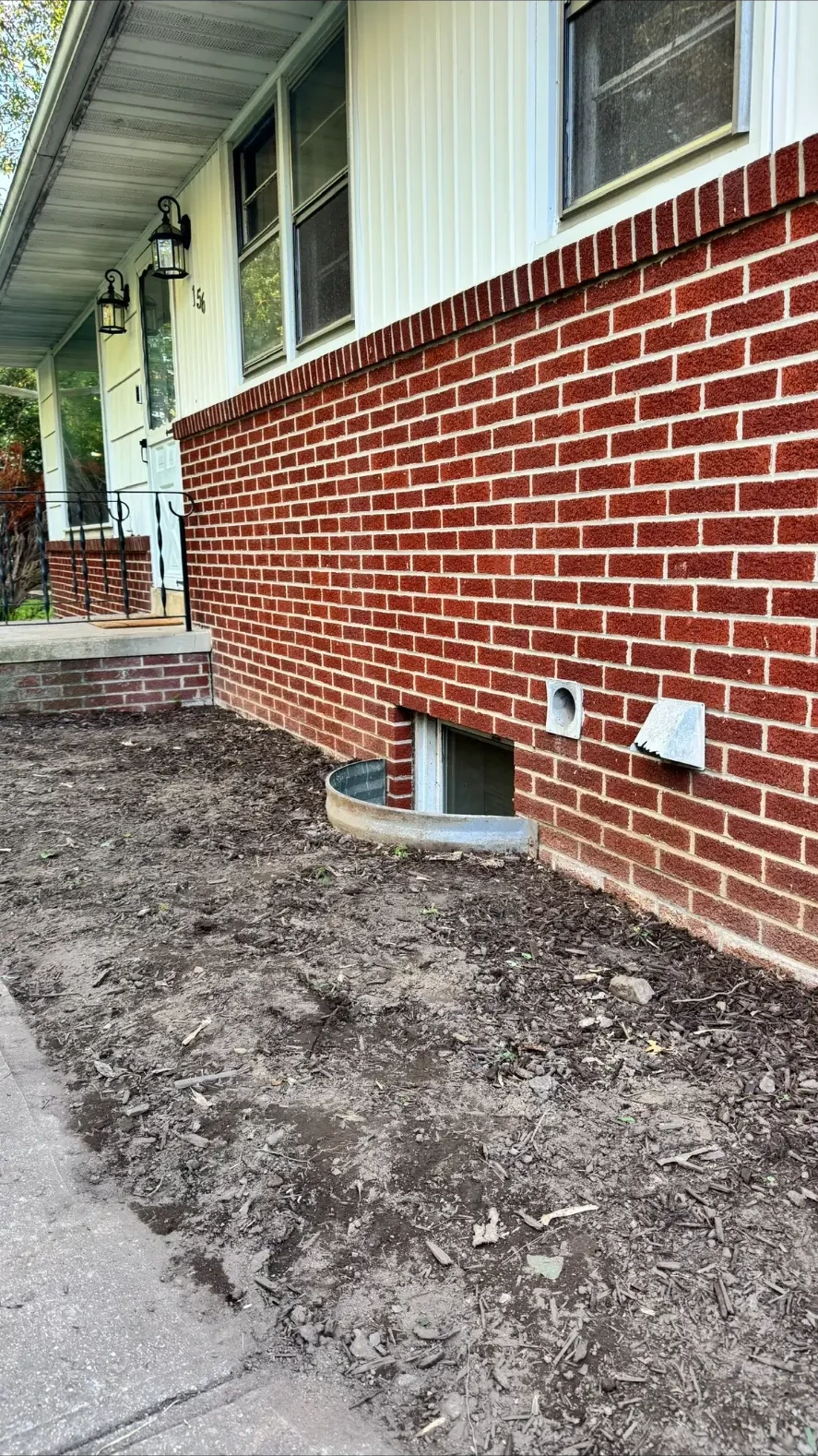 Front Bed Weeding & Cleanup — after